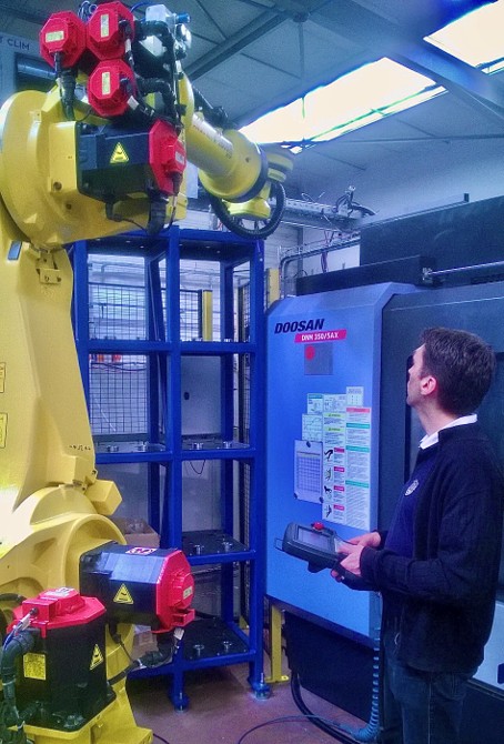 Robot programming for aeronautical parts machining cell